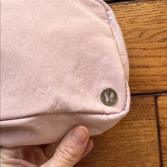 NWT Lululemon Everywhere Belt Bag Large With Long Strap 2L Pink Haze Lightweight - Picture 5 of 14